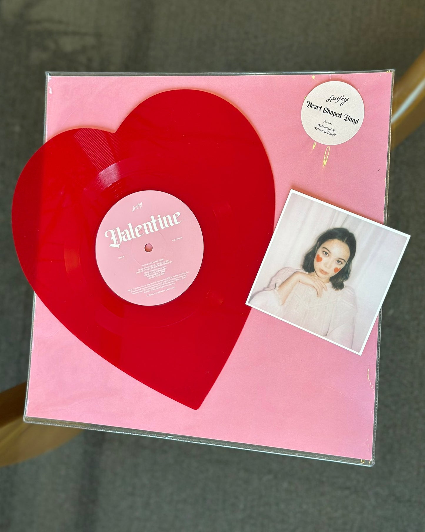 LAUFEY - Valentine Heart-Shaped VINILO
