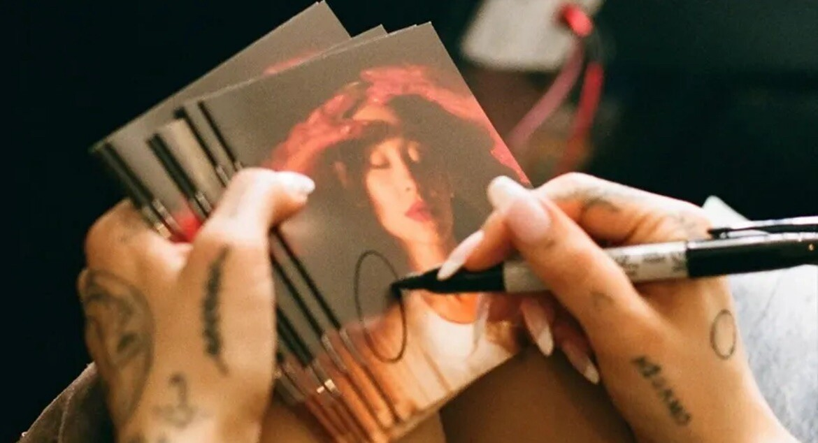 ARIANA GRANDE - Eternal sunshine CD AUTOGRAFIADO