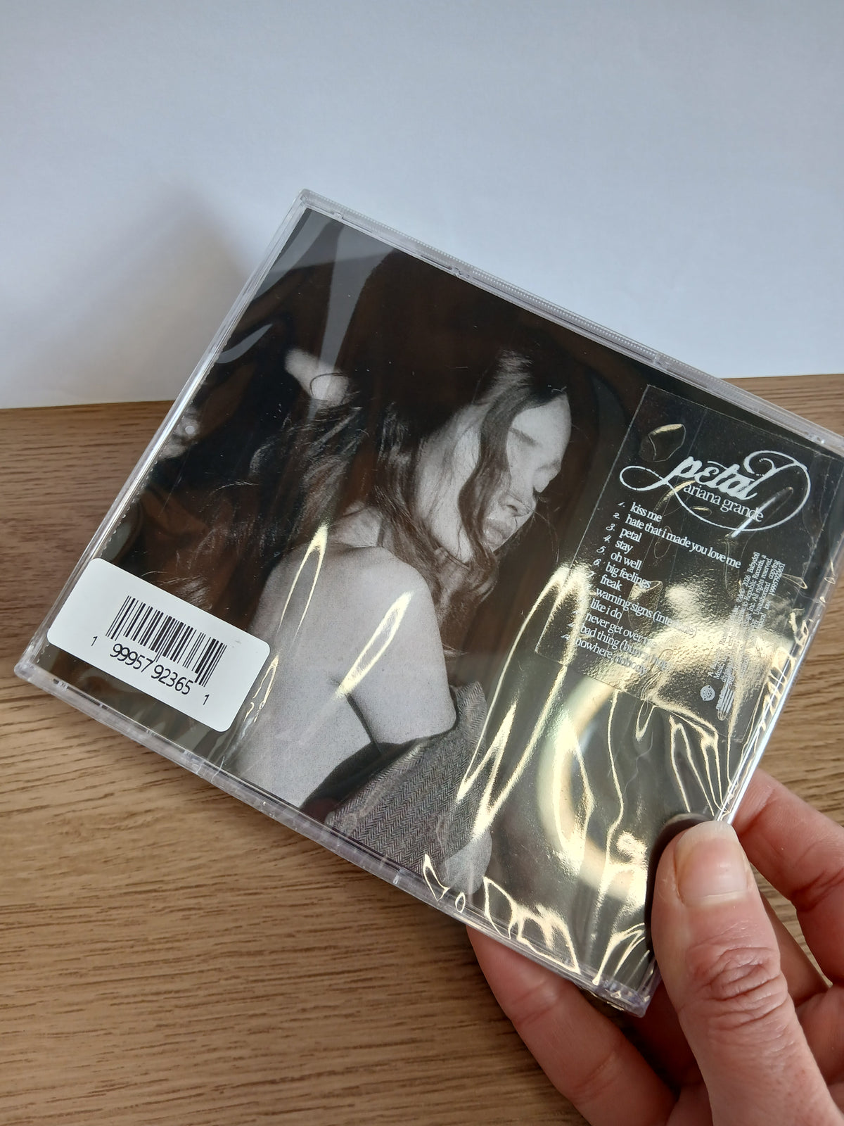 ARIANA GRANDE - Petal CD (ver fotos)