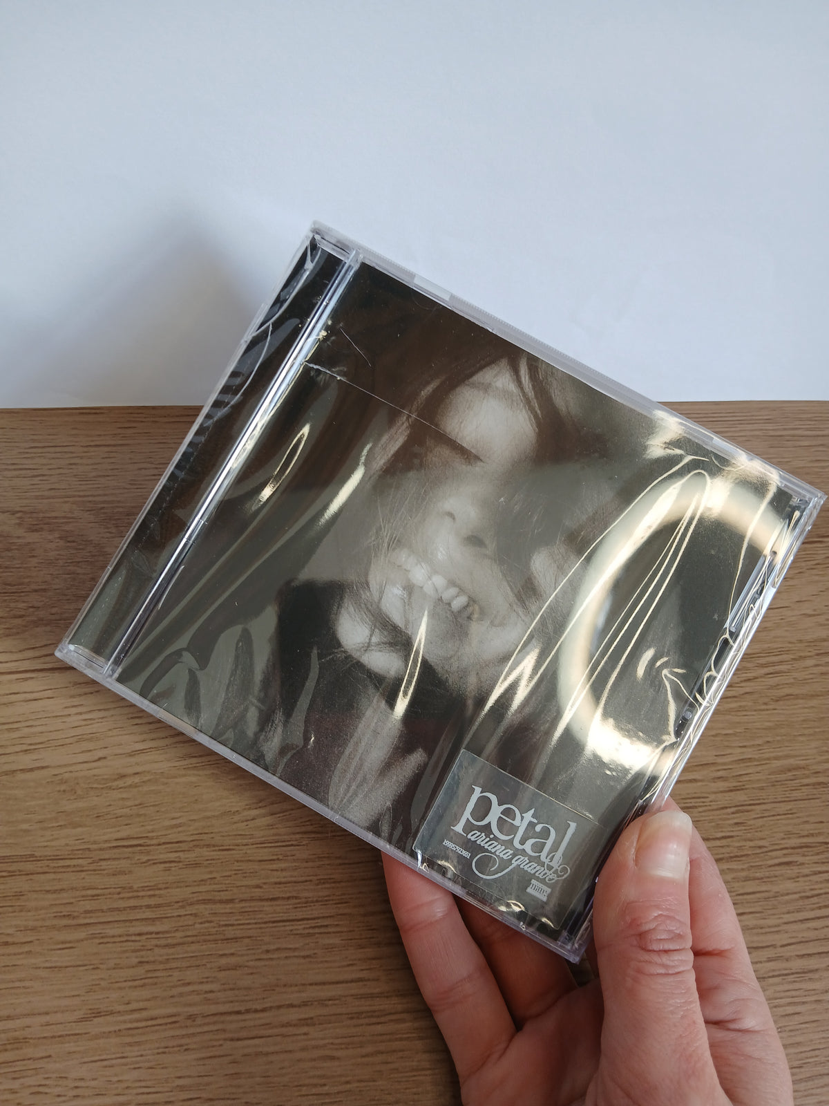 ARIANA GRANDE - Petal CD (ver fotos)