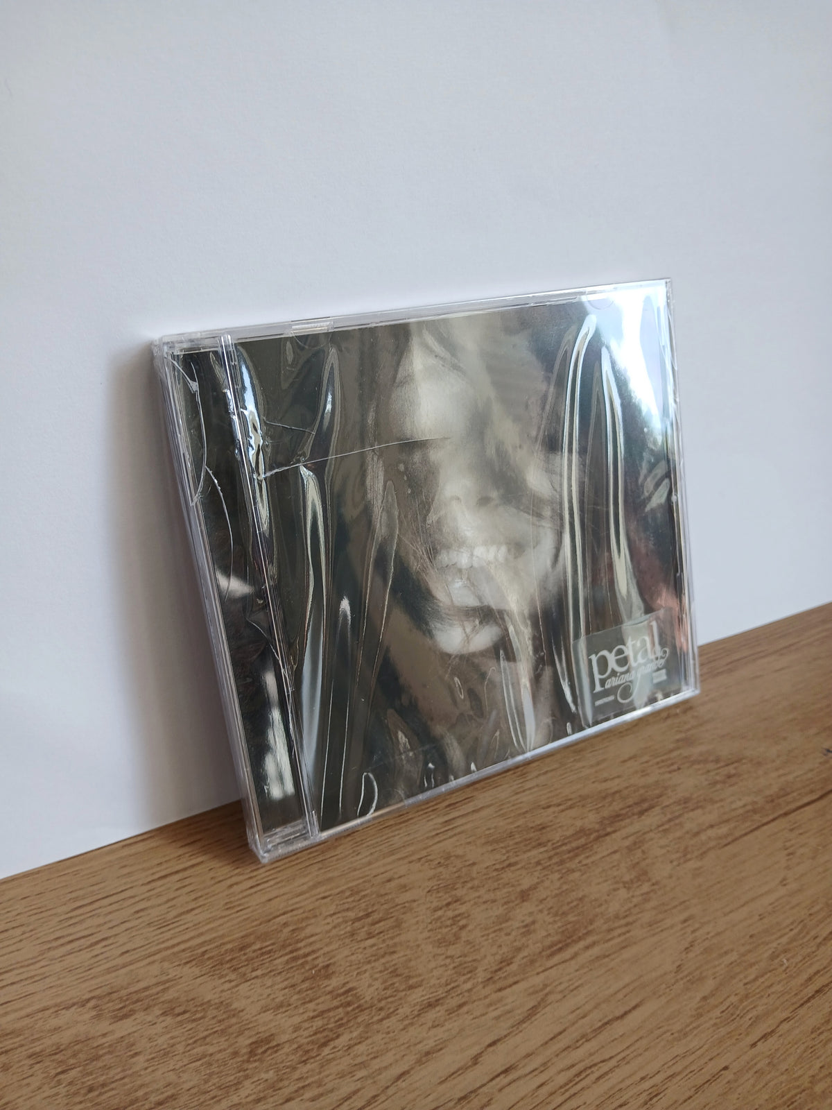 ARIANA GRANDE - Petal CD (ver fotos)