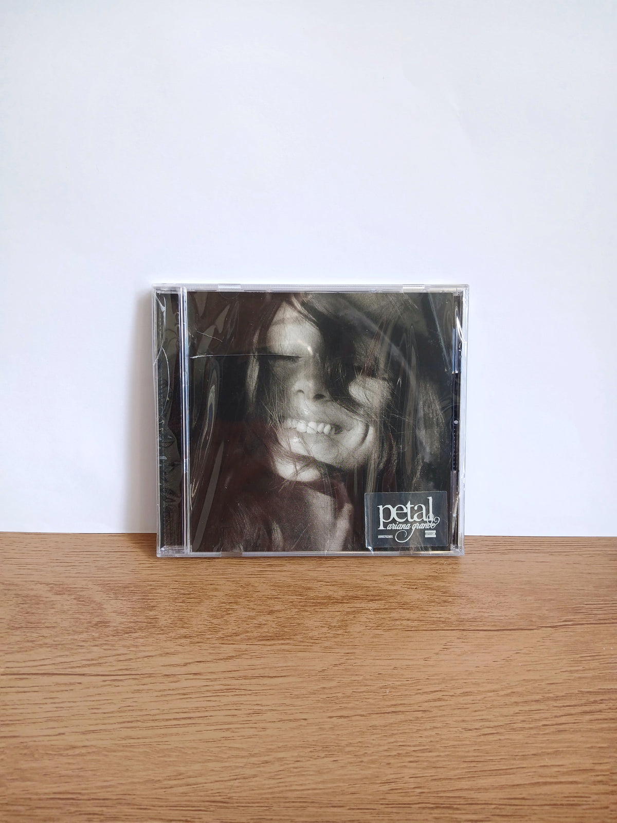 ARIANA GRANDE - Petal CD (ver fotos)
