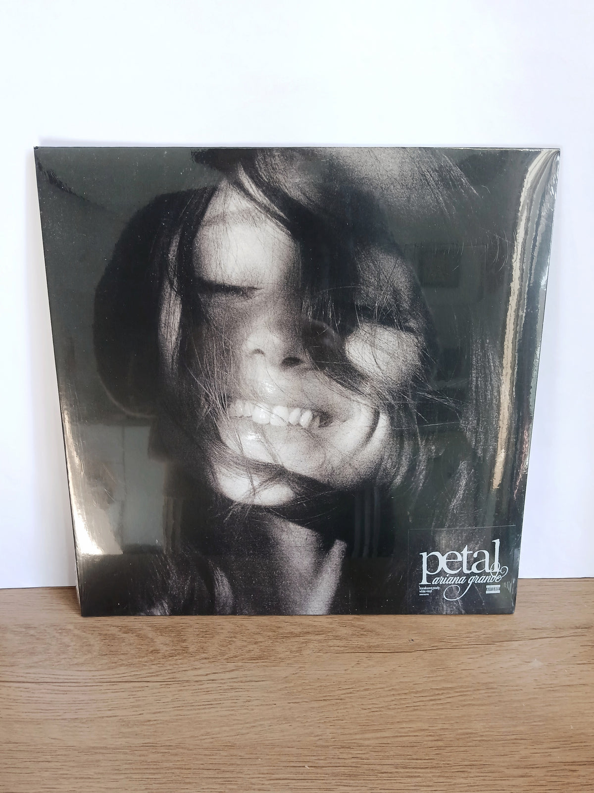 ARIANA GRANDE - Petal VINILO ver fotos (Translucent Pearly White) (copia)