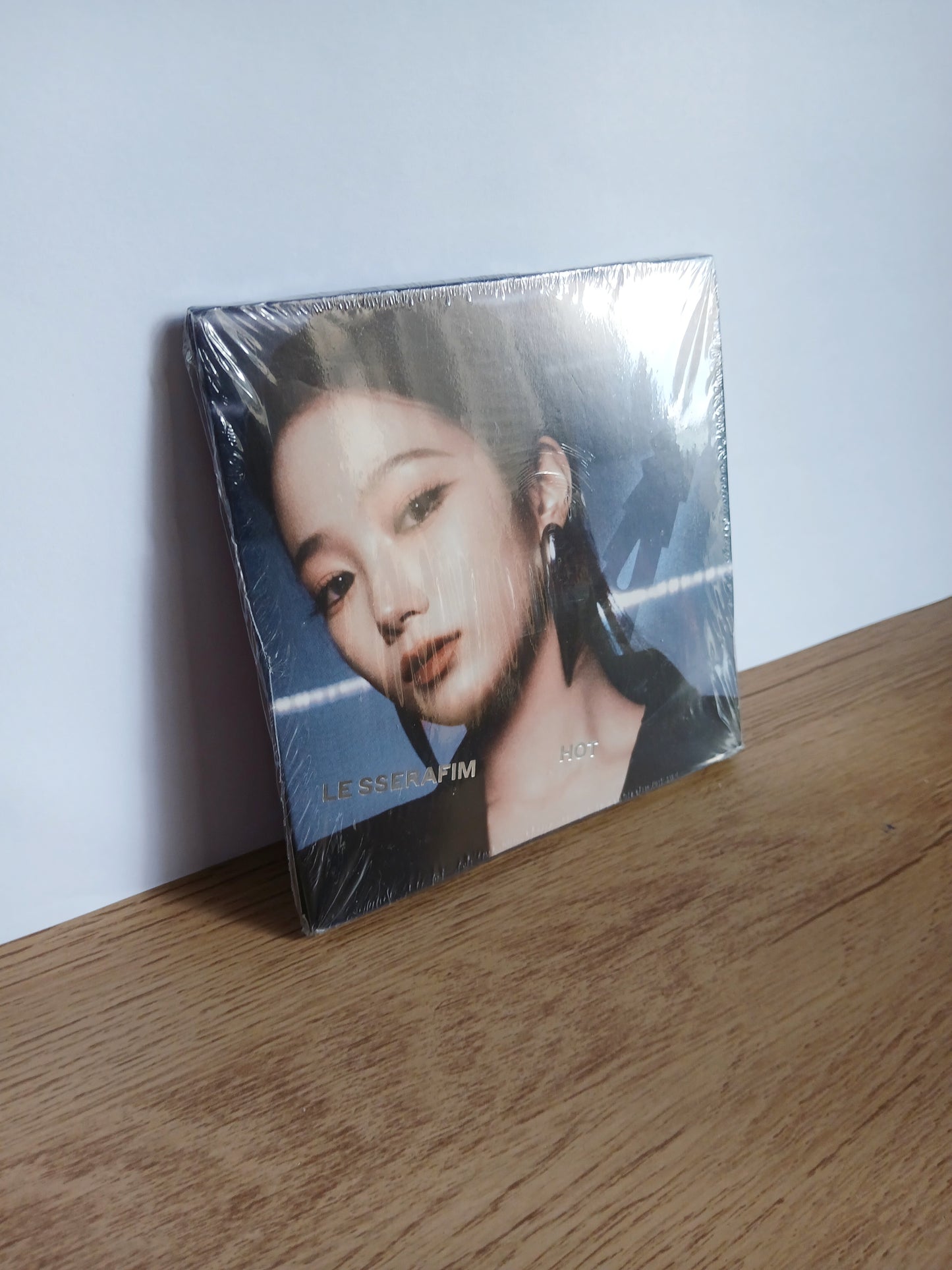 LE SSERAFIM - HOT (5th Mini Album) COMPACT BLUE SHIMMER