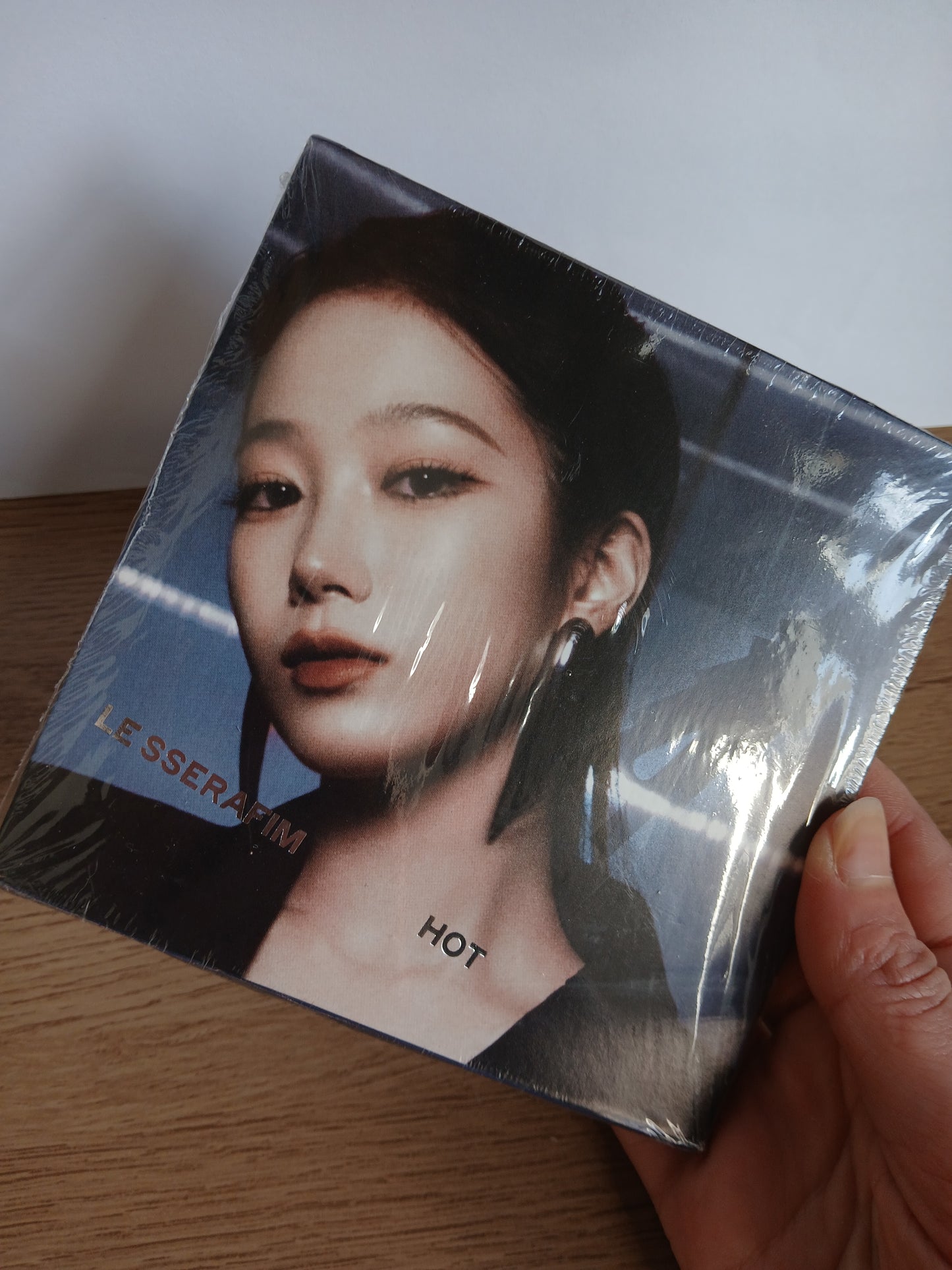 LE SSERAFIM - HOT (5th Mini Album) COMPACT BLUE SHIMMER
