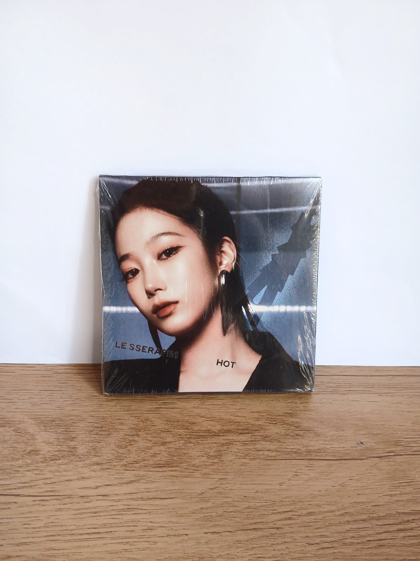 LE SSERAFIM - HOT (5th Mini Album) COMPACT BLUE SHIMMER