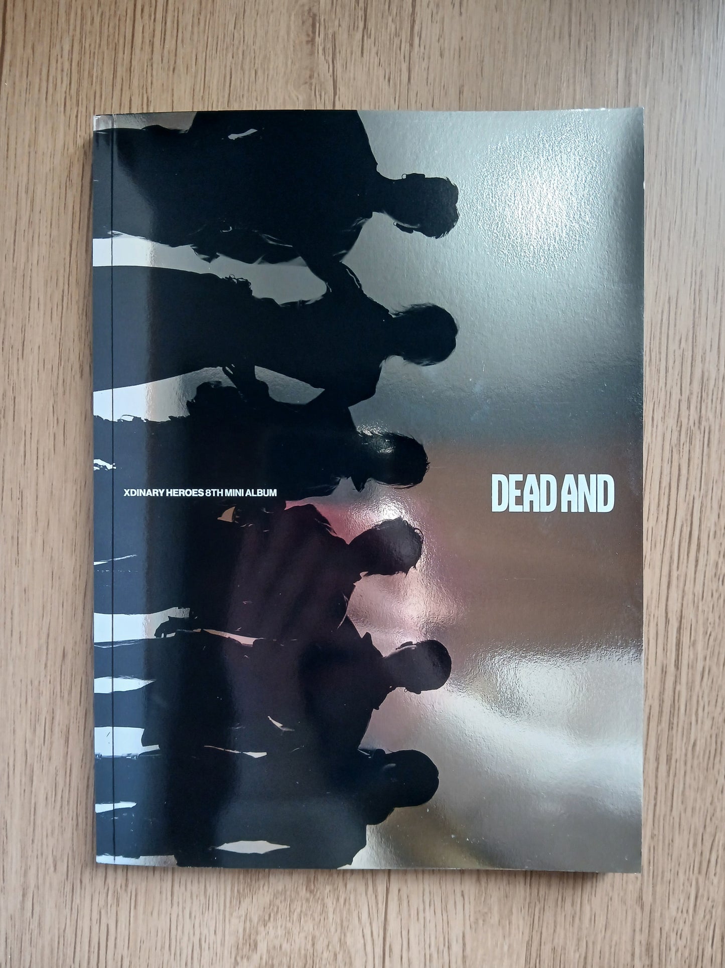 XDINARY HEROES - DEAD AND (8th Mini Album) PHOTOBOOK HERO (ver fotos)