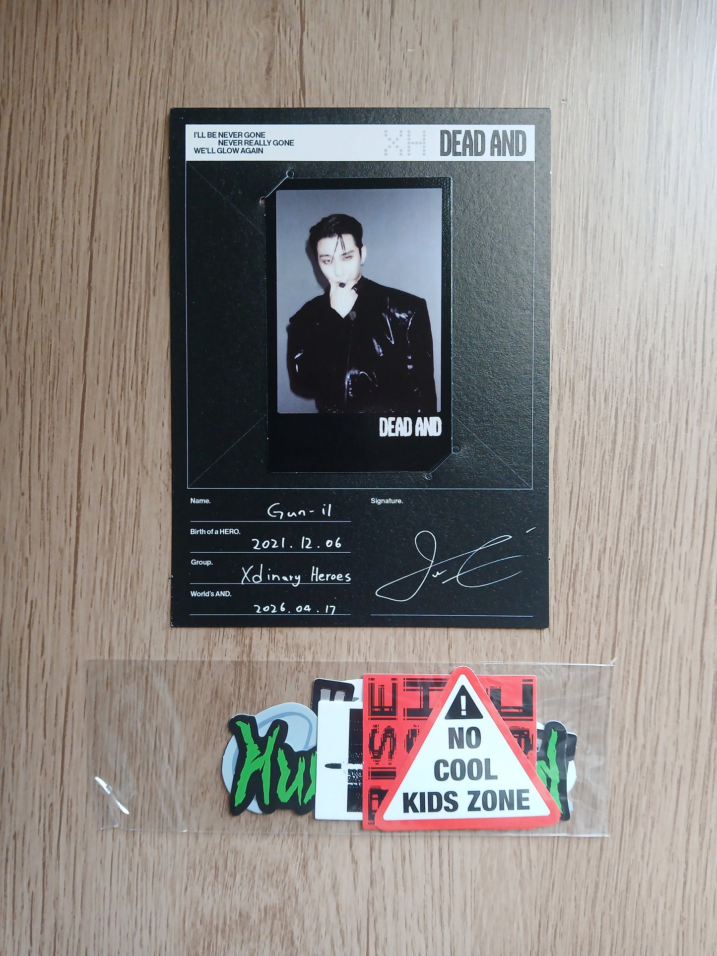 XDINARY HEROES - DEAD AND (8th Mini Album) PHOTOBOOK HERO (ver fotos)