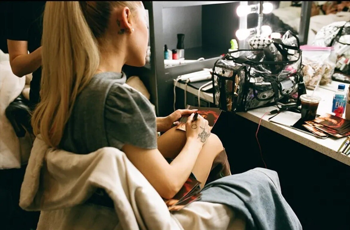 ARIANA GRANDE - Eternal sunshine CD AUTOGRAFIADO