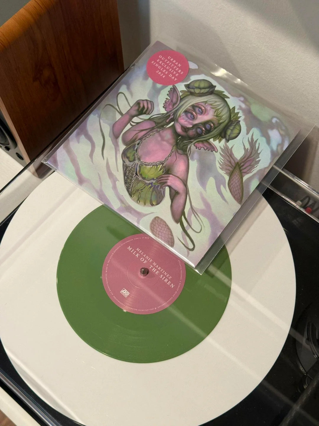 MELANIE MARTINEZ - Milk of the Siren VINILO LIMITADO Urban Outfitters