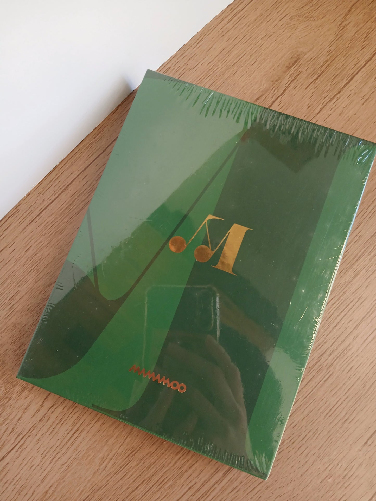MAMAMOO - Travel (10th mini album) LIGHT GREEN