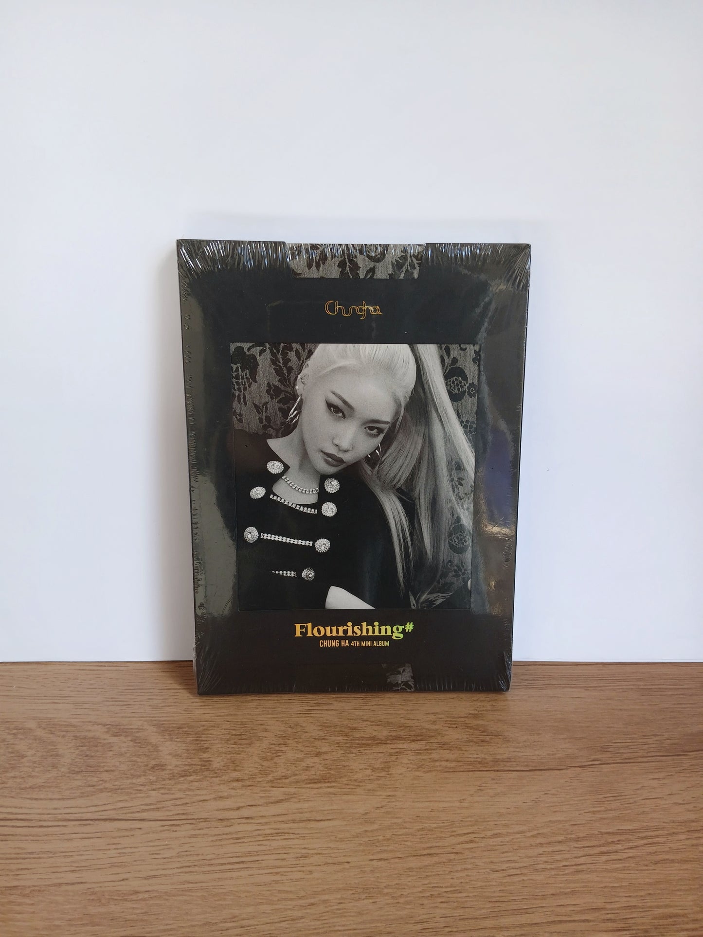 CHUNGHA - Flourishing (4th Mini Album)
