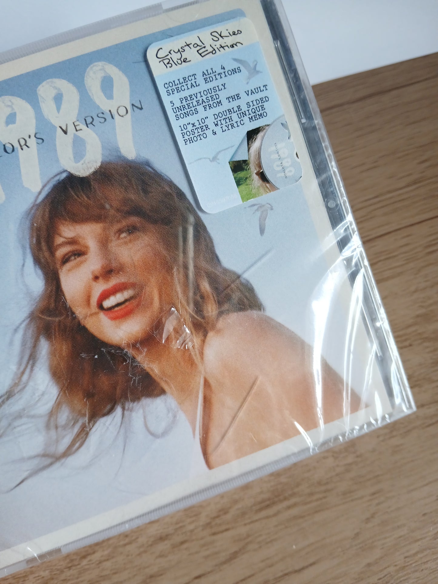 TAYLOR SWIFT - 1989 (Taylor's version) Crystal Skies Blue CD