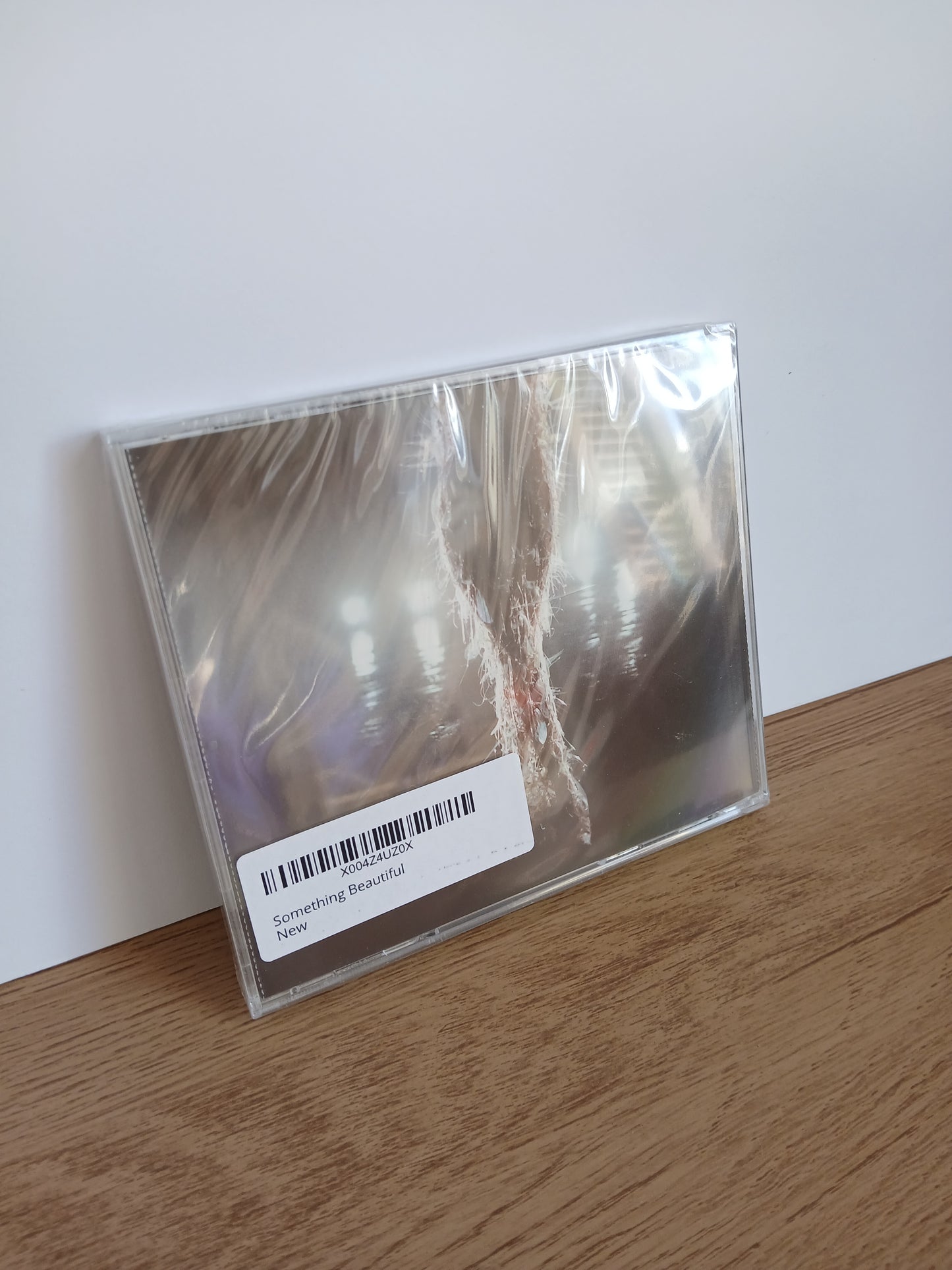 MILEY CYRUS - Something beautiful CD ver fotos