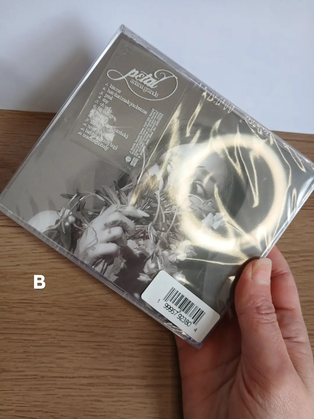 ARIANA GRANDE - Petal CD (Target Exclusive) (ver fotos)