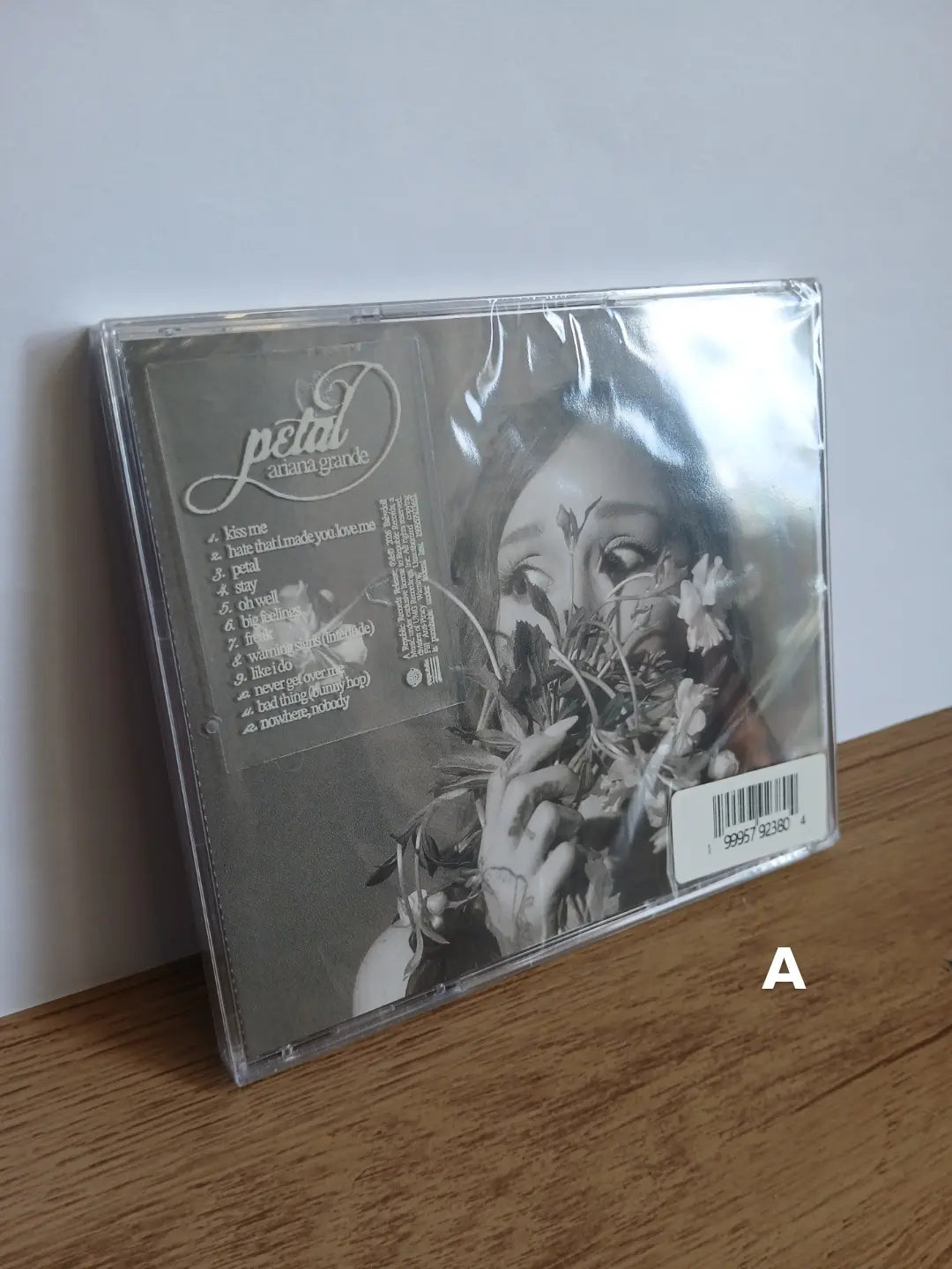 ARIANA GRANDE - Petal CD (Target Exclusive) (ver fotos)