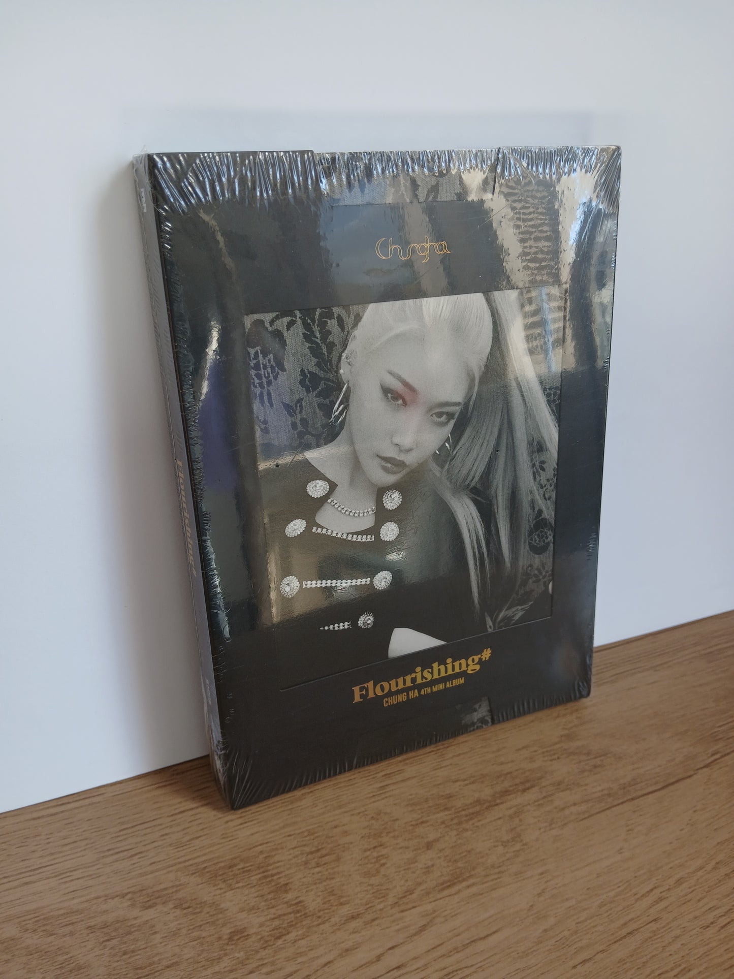 CHUNGHA - Flourishing (4th Mini Album)