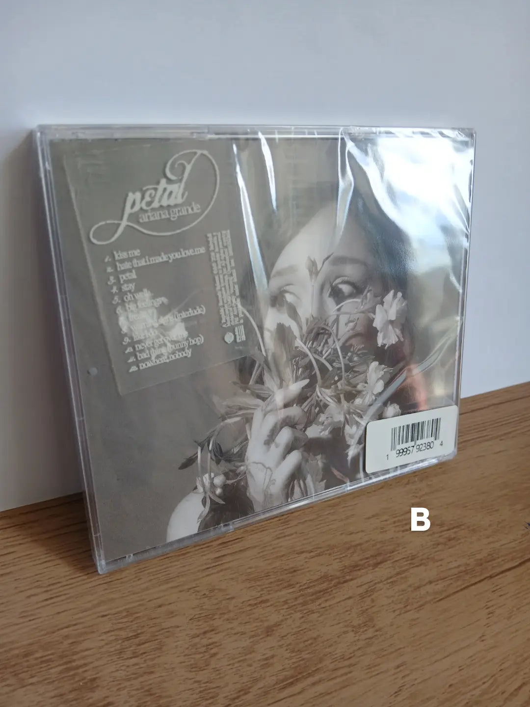 ARIANA GRANDE - Petal CD (Target Exclusive) (ver fotos)